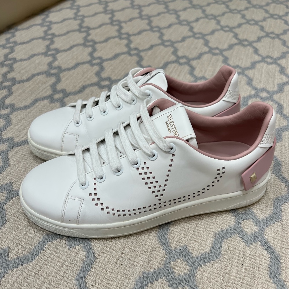 Valentino Garavani Backnet Sneakers